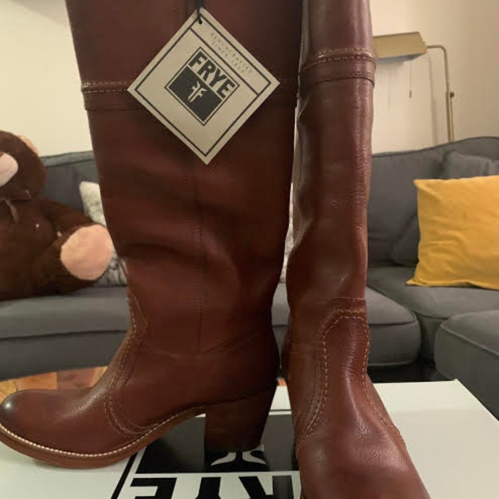 Frye Jane brown leather boot